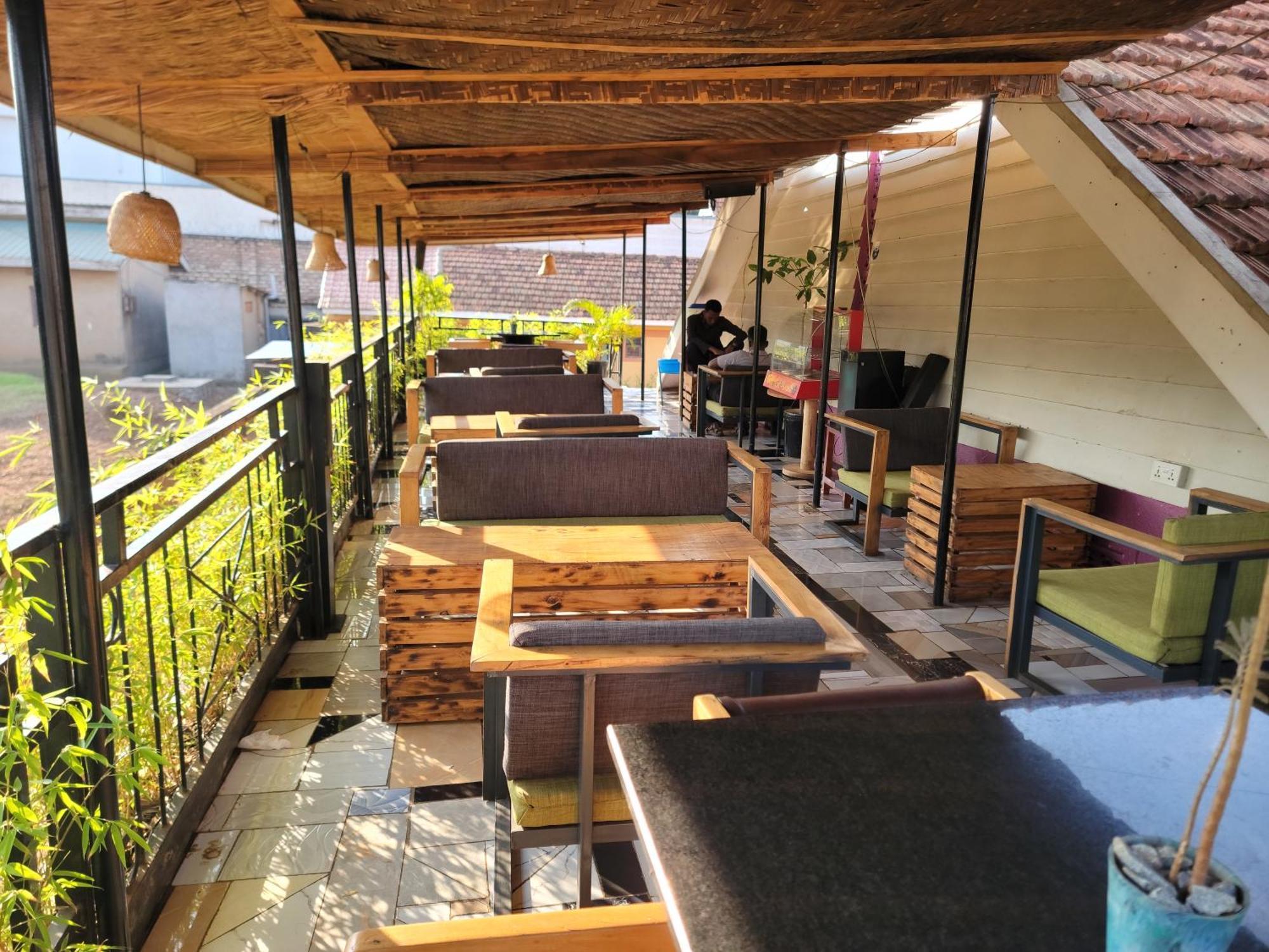 Grassroots Cafe & Deli Bed and Breakfast Masaka Exteriör bild