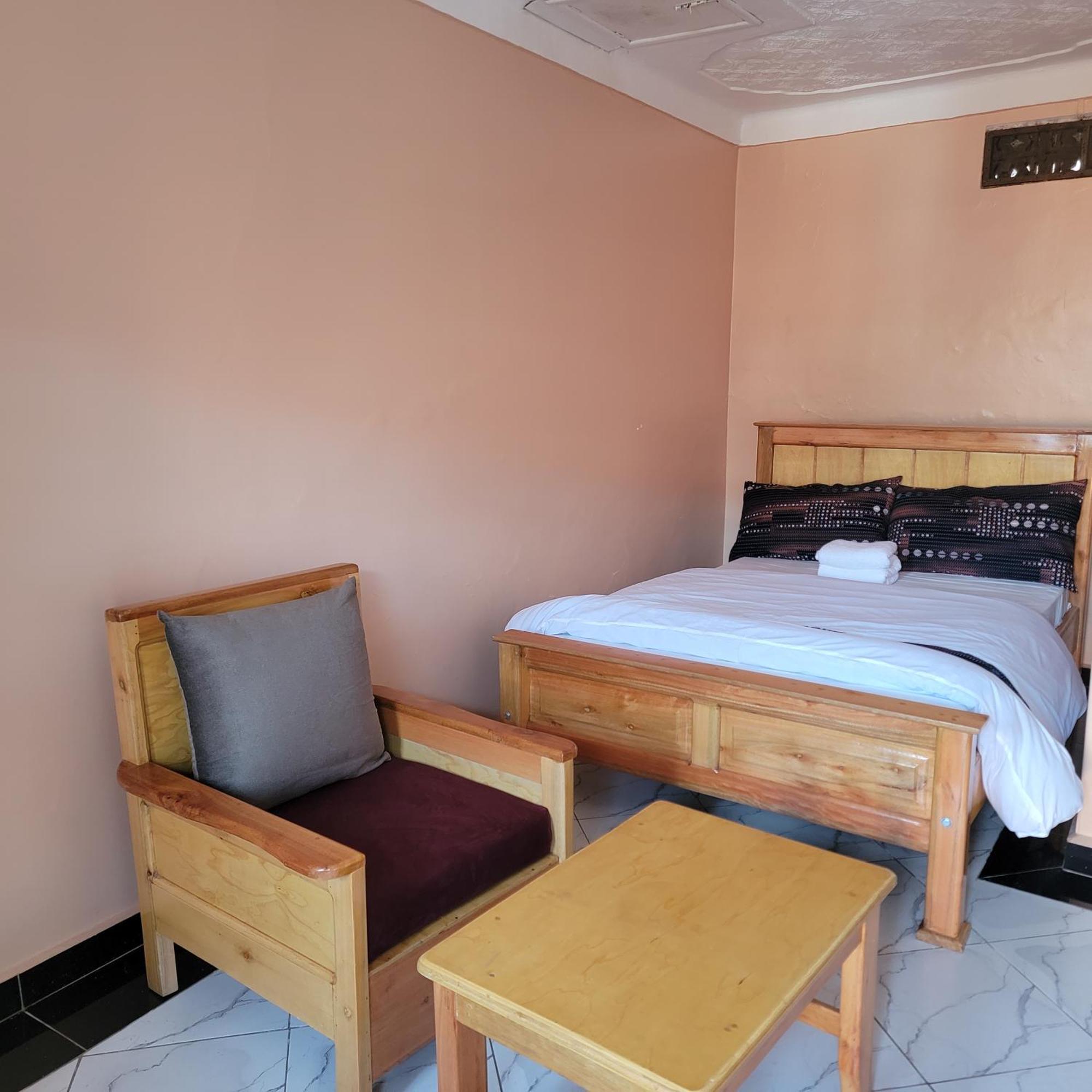 Grassroots Cafe & Deli Bed and Breakfast Masaka Exteriör bild