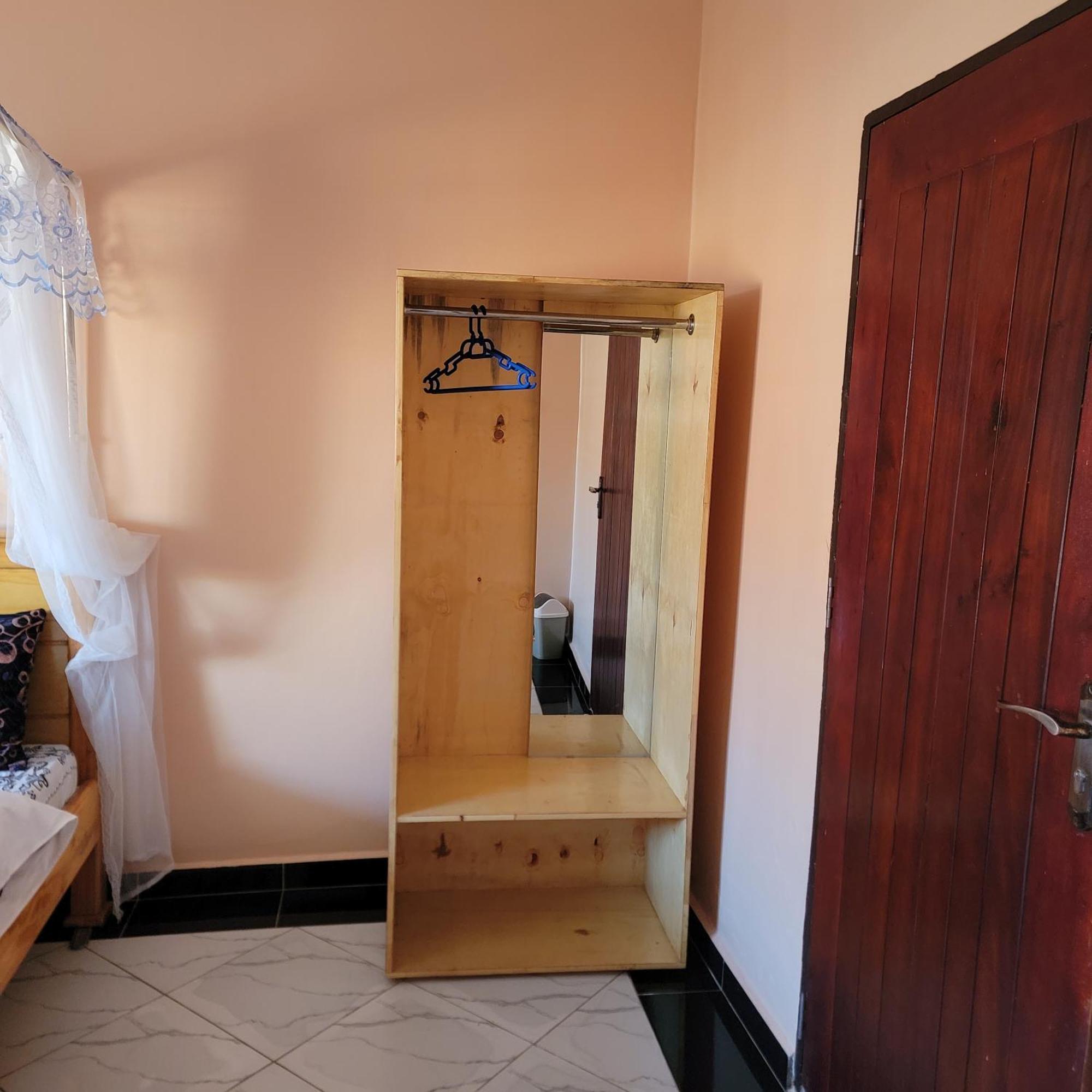 Grassroots Cafe & Deli Bed and Breakfast Masaka Exteriör bild